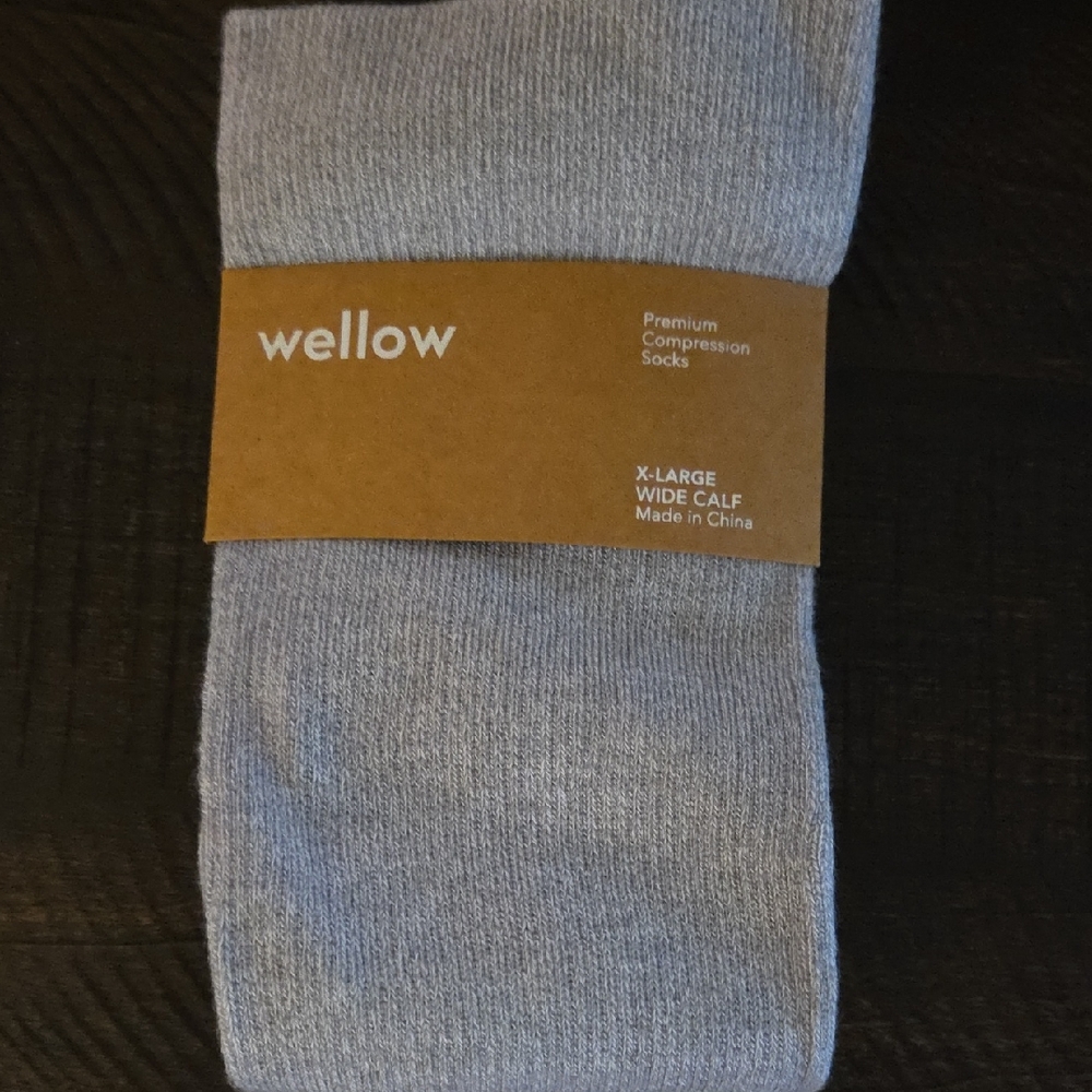 Wellow Premium Wide Calf Compression Socks in Light Gray